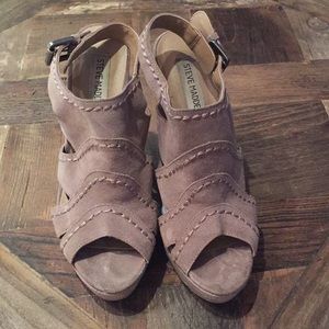 Steve Madden grey suede pumps